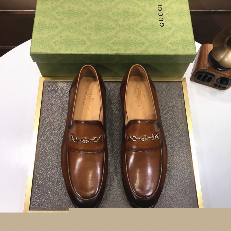 G*u*i leather shoes